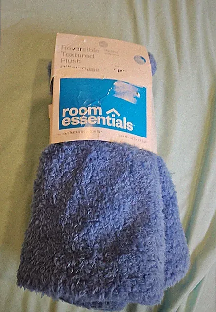 Room Essentials Reversible Textured Blue Plush Pillowcase Standard 20" X 30" New